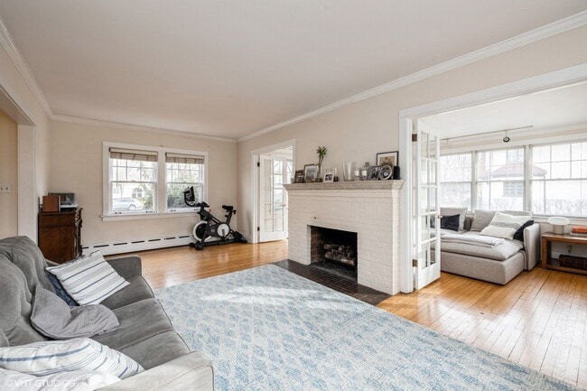 Building Photo - 322 N Monroe St