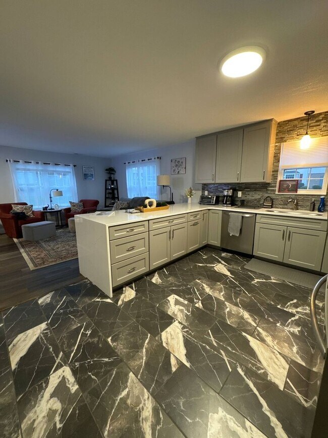 Foto del edificio - 3 Bedroom 3 Bathroom - Short Term Lease