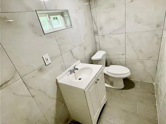 Foto del edificio - 2615 E 32nd St