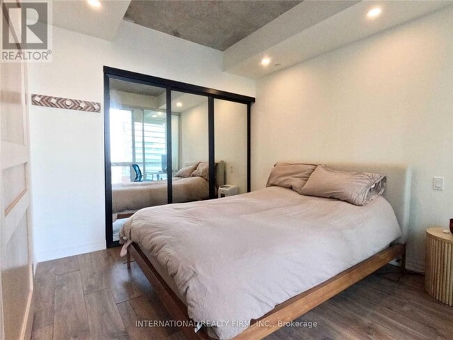 Building Photo - 88 Blue Jays Way