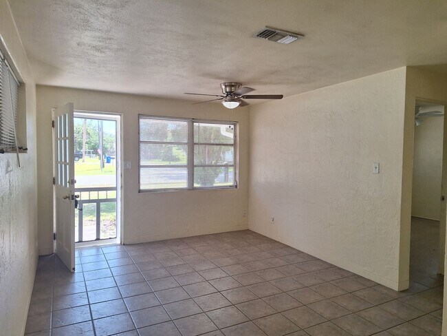 Foto del edificio - 2BR 1.5BA SINGLE FAMILY HOME-EDGEWATER