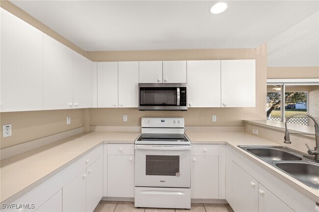 Building Photo - 1229 NW 26th Pl