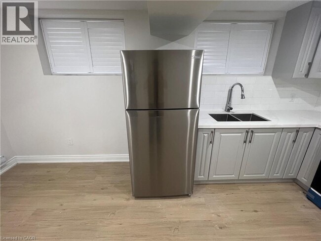 Building Photo - 29 Bowman Cres