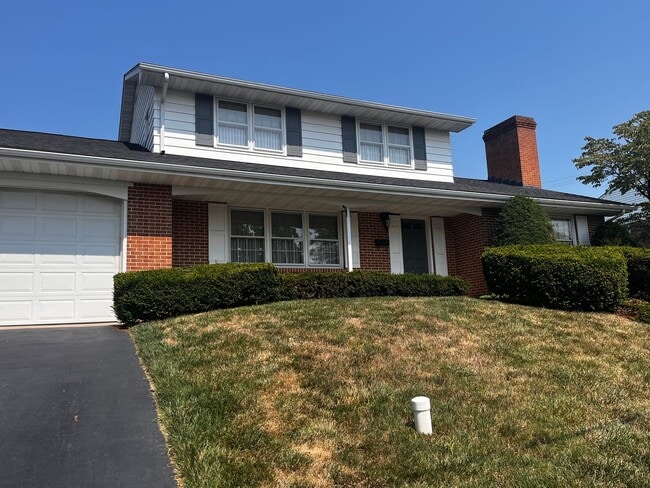 Building Photo - Charming 3 Bed, 1.5 Bath Colonial in Potts...