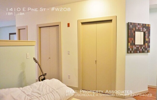 Building Photo - Braeburn Apartment