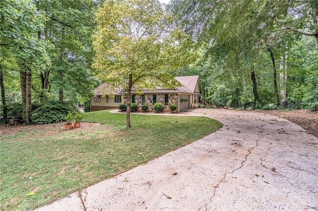 Building Photo - 455 Waverly Hall Dr