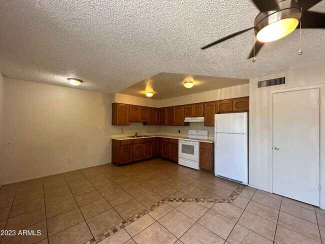 Foto del edificio - 2227 24TH Pl