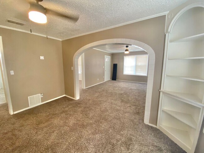 Foto del edificio - PRE LEASING NOW - AVAILABLE 8/15