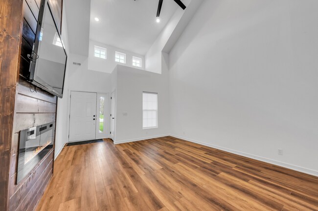 Foto del edificio - Modern Duplex with Spacious Design & Upsca...