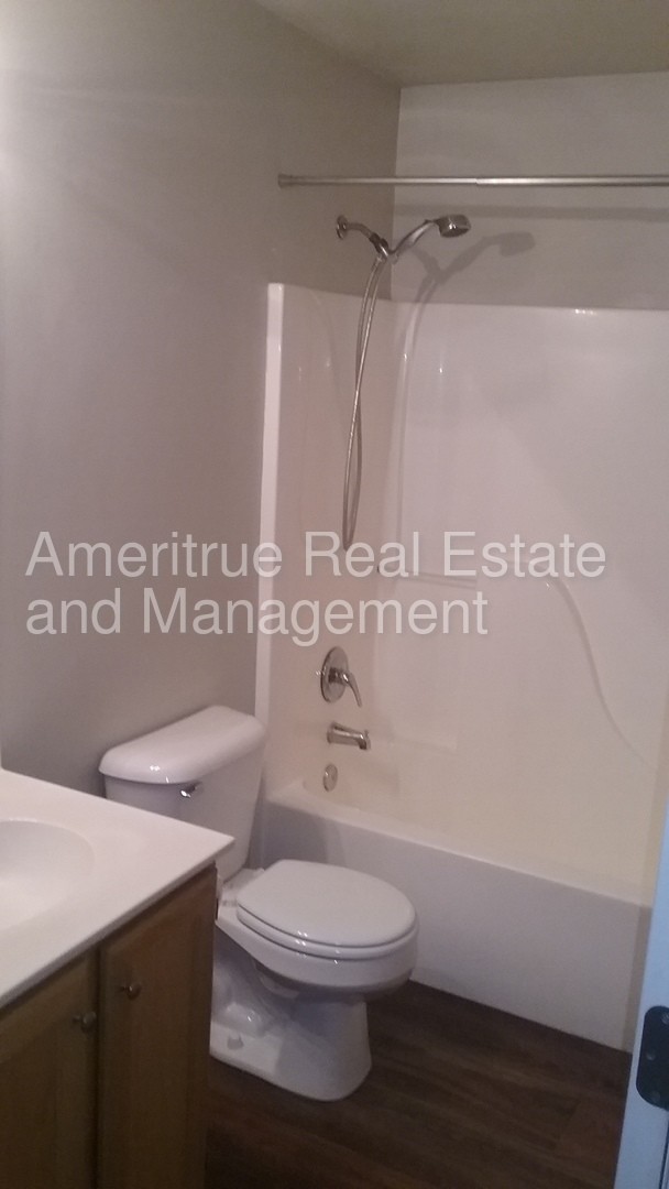 Building Photo - Beautiful Camelot Condo