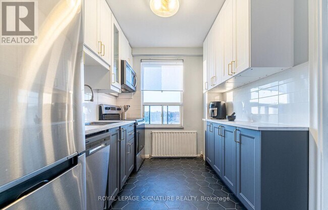 Photo du bâtiment - 660 Eglinton Ave W