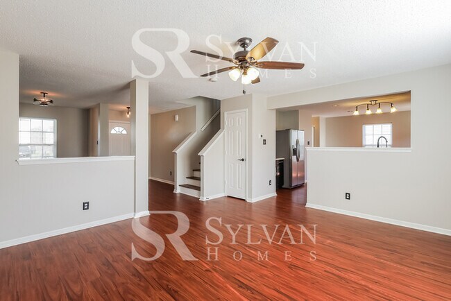 Foto del edificio - This lovely 4BR, 2.5BA home is move-in ready