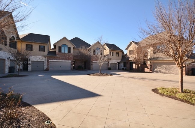 Primary Photo - 2632 S Everest Ave