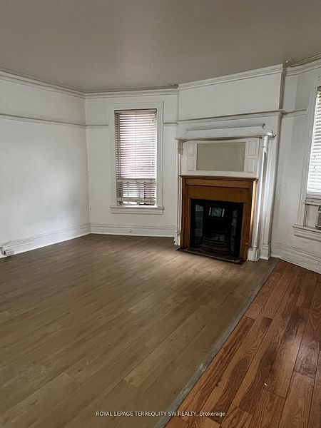 Photo du bâtiment - Annex Bachelor unit available in Clean Quiet Building