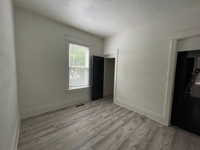 Building Photo - 2917 N Richards St