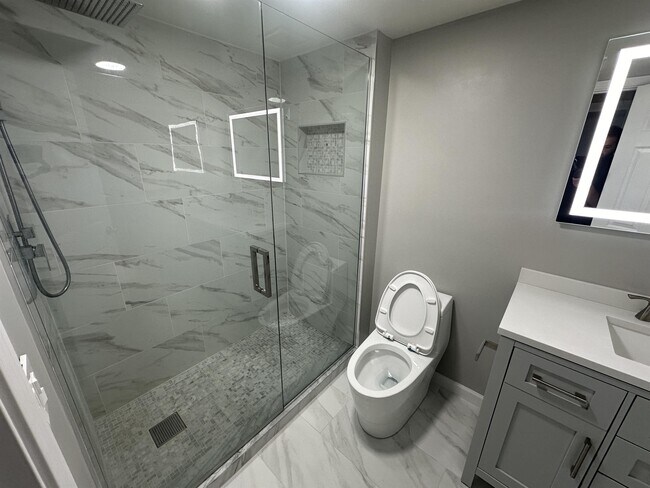 Foto del edificio - 30022 W 12 Mile Rd