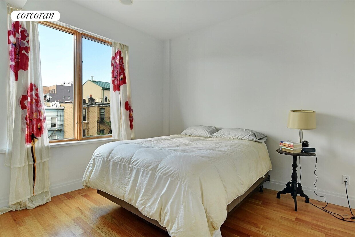 Building Photo - 151 Green St