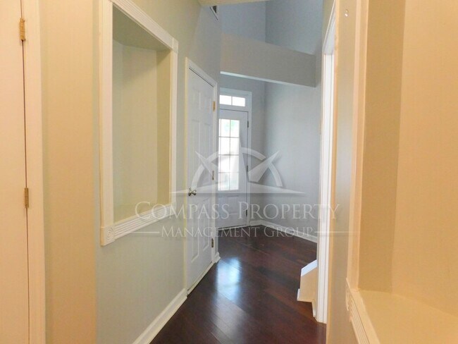 Building Photo - 607 Cedar Pl