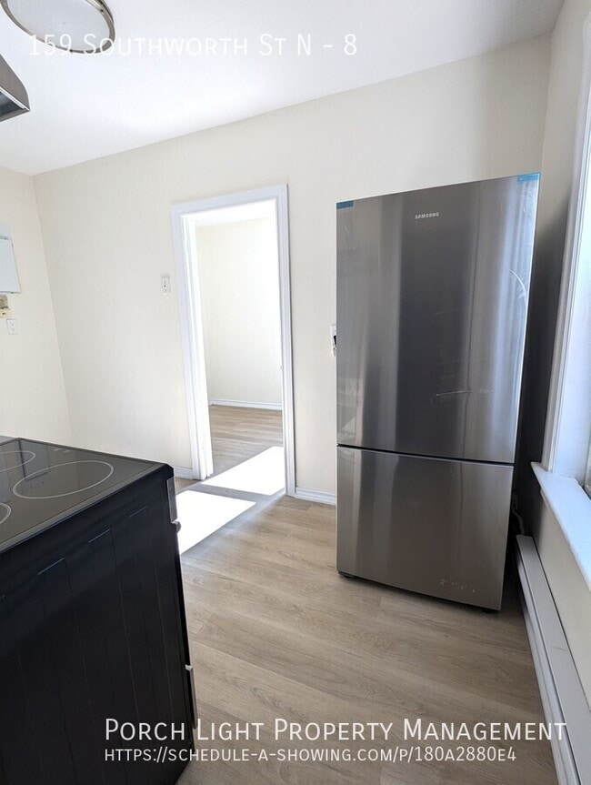 Building Photo - Renovated Bachelor Unit with Private Kitch...