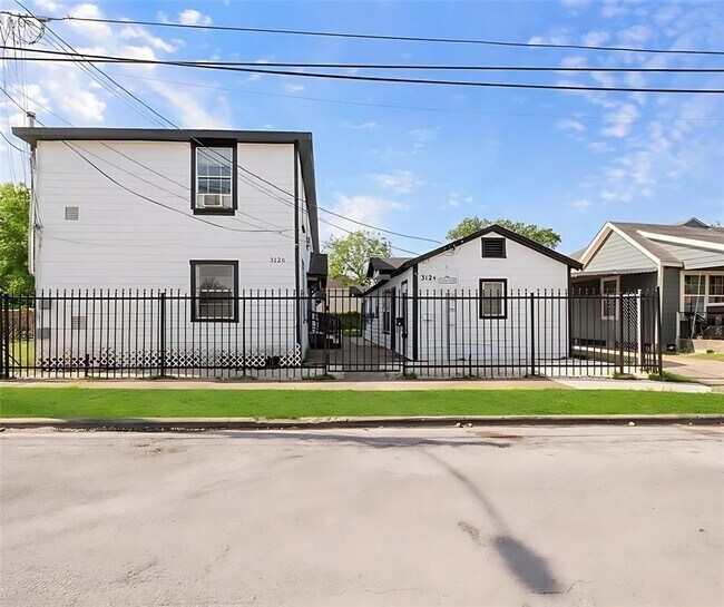 Foto del edificio - 3126 Webster St