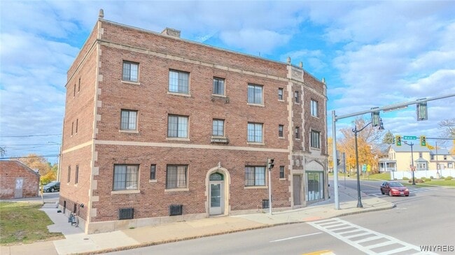 Building Photo - 530 Main St