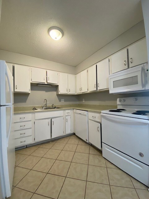 Building Photo - 4478 Four Seasons Cir