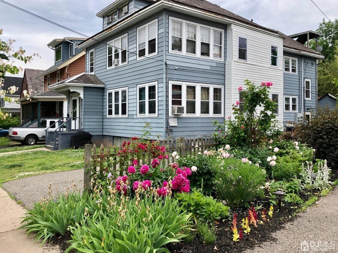 312 N 3rd Ave, Highland Park, NJ 08904 Room for Rent in Highland Park