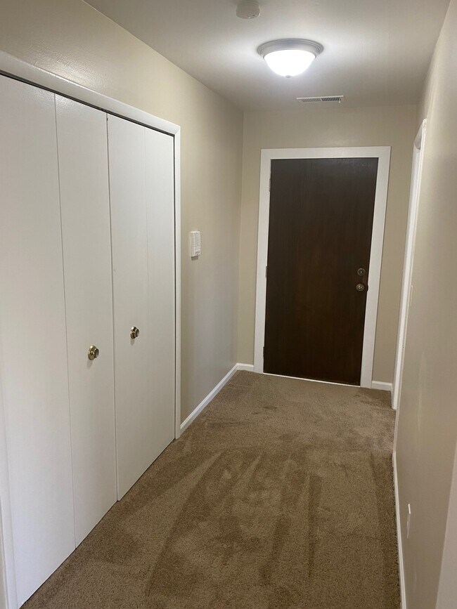 Puerta principal 2 - 16150 N Park Dr