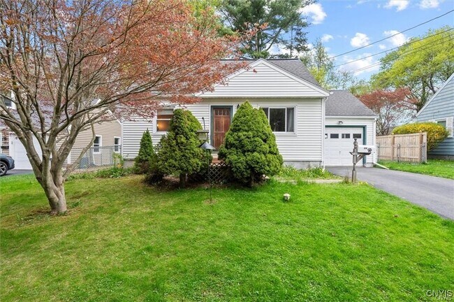 Foto del edificio - 302 Twin Elms Ln