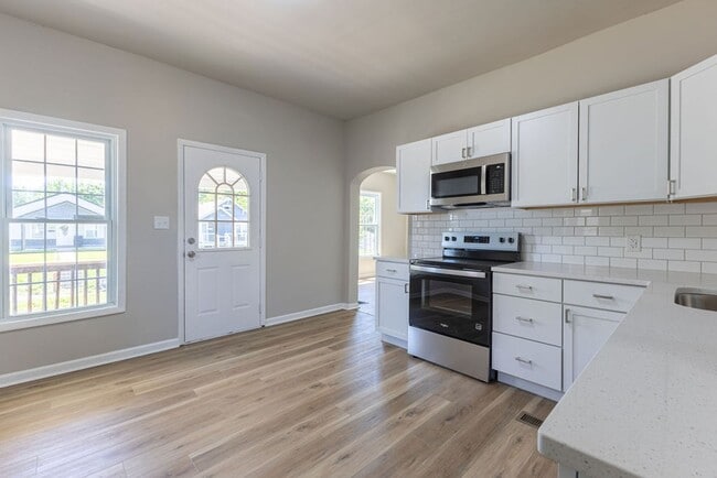 Building Photo - Remodeled 2-Bedroom Home in Saint Joseph with Washer/Dryer and Large Fenced Yard