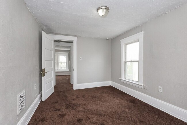 Foto del edificio - Spacious 3 bedroom/1 bath Single house! Ga...