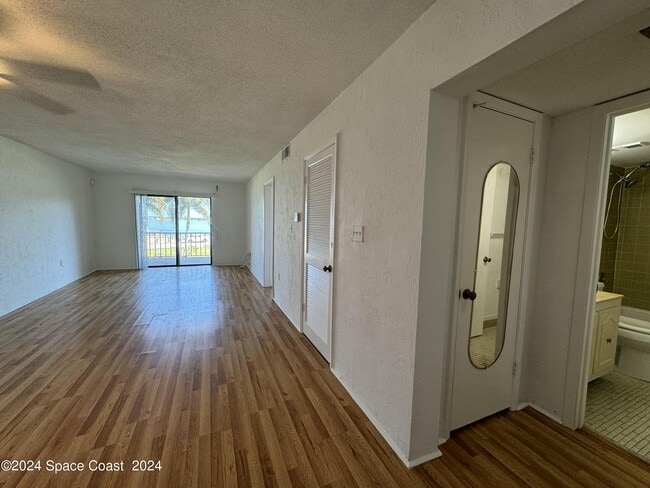Building Photo - 1025 Rockledge Dr