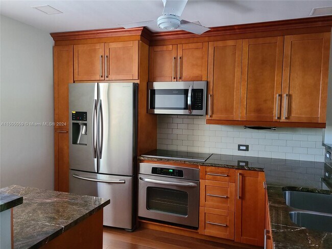 Foto del edificio - 3051 S Palm Aire Dr