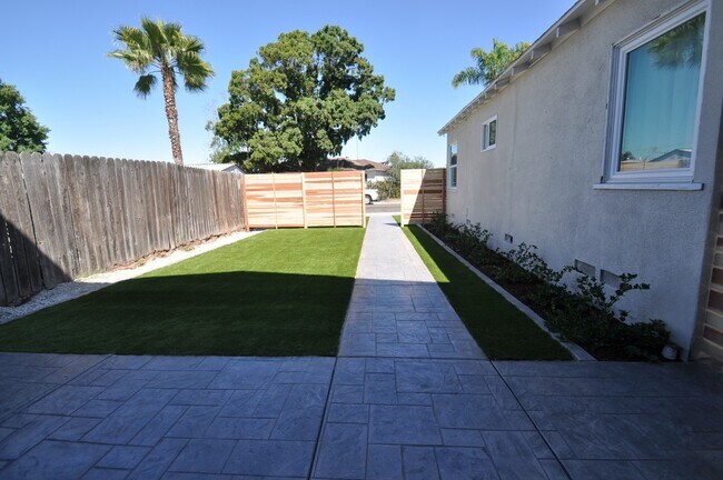 Foto del edificio - 4BD/2BA, Private Yard! (Lease out, pending signatures. Check back in a few days!)
