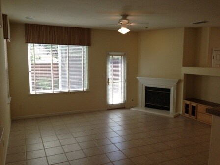 Building Photo - 409 Deerhill Dr