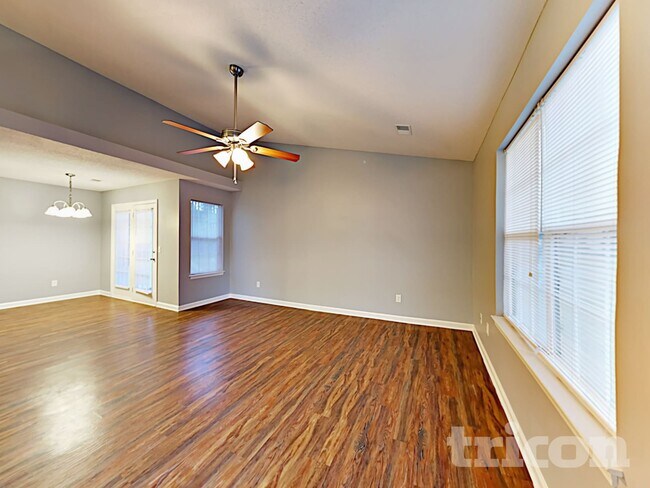 Building Photo - 109 Jaybird Ln