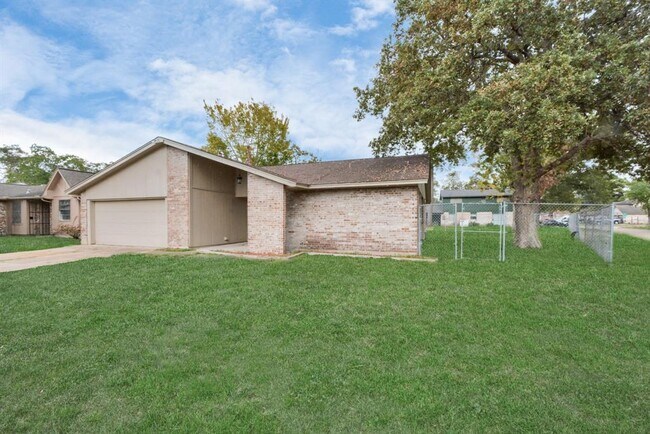 Building Photo - 635 Coolwood Dr