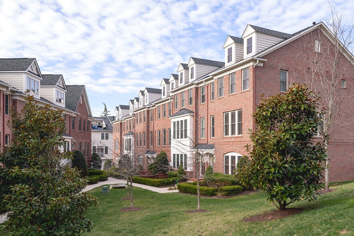 Photo - 2638 S Kenmore Ct