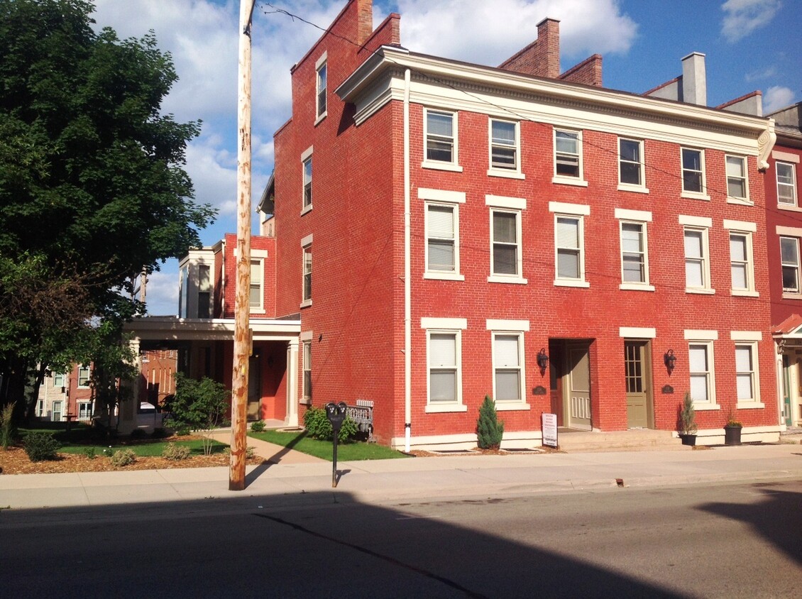 building front - 1132 Locust St