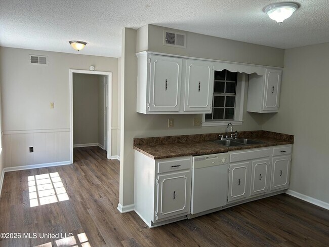 Foto del edificio - 7397 Meadowbrook Dr