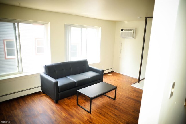 Building Photo - 1 br, 1 bath Apartment - 607 Hill St 2