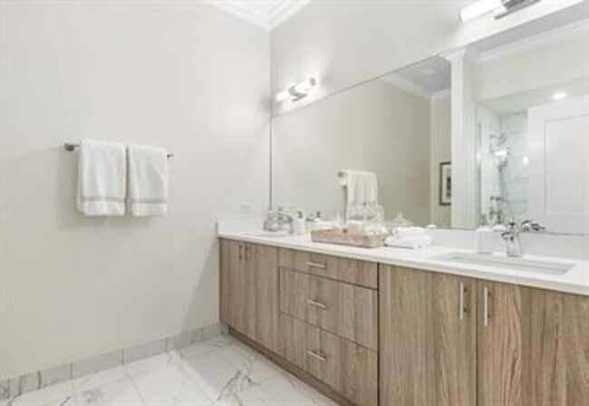 Foto del edificio - 835 Lake St