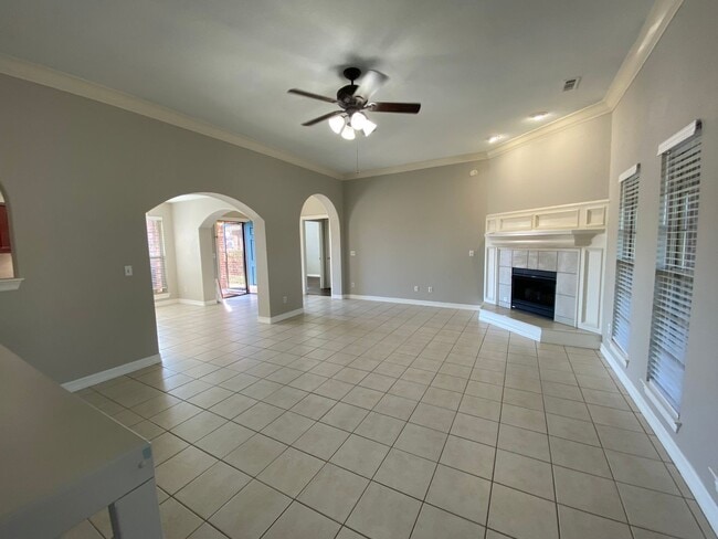 Foto del edificio - Charming Three Bedroom Home with a Bonus S...