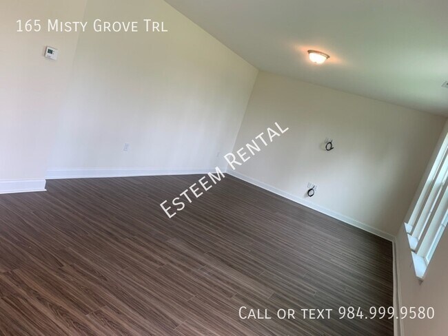 Foto del edificio - 165 Misty Grove Trail