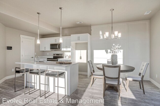 Foto del edificio - 3 br, 2.5 bath House - 1114 W 1860 S