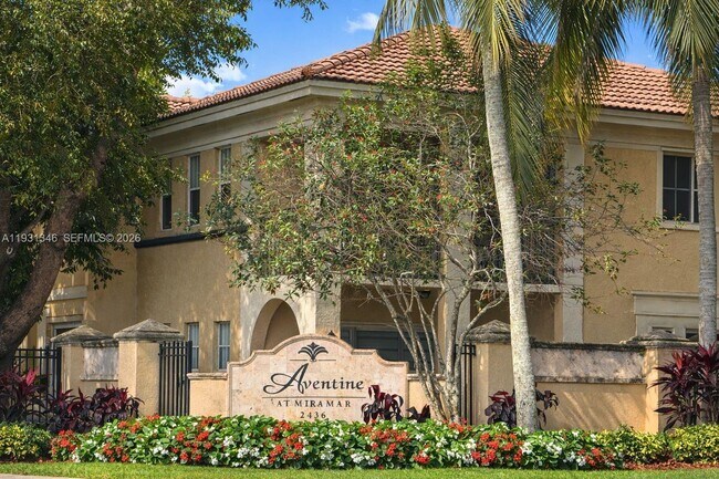 Foto del edificio - 2494 Centergate Dr