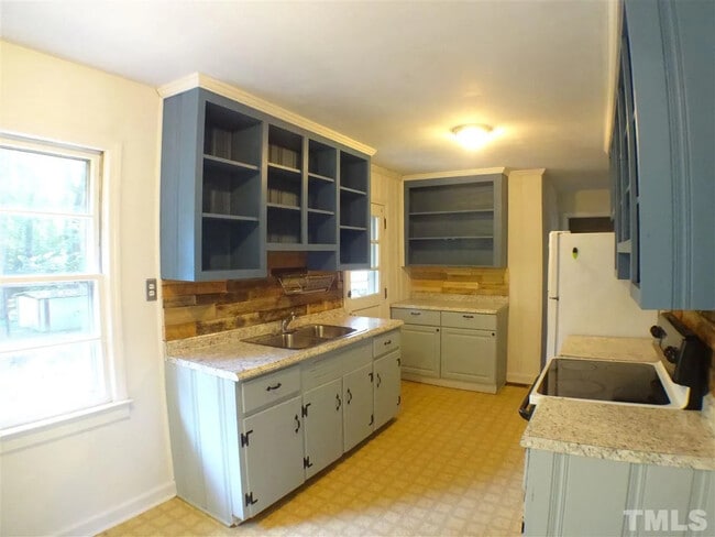 Building Photo - Room in House on Sunnybrook Rd