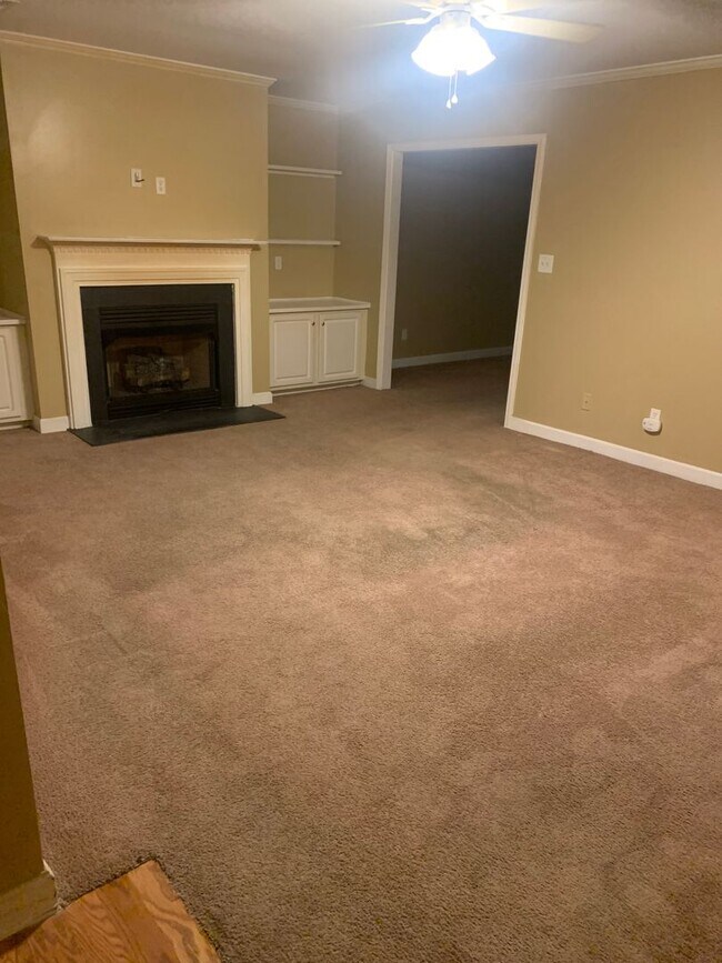 Building Photo - This 3 bedroom home is located in Salisbur...