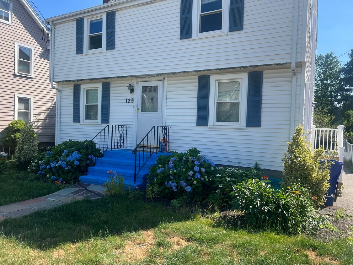 Primary Photo - 125 Thacher St