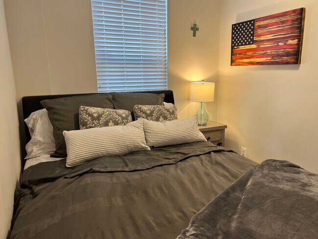 Foto del edificio - Beautiful 3 BR / 3.5 BA Townhome in Avondale Ridge!